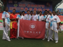 江西师大留学生舞龙队